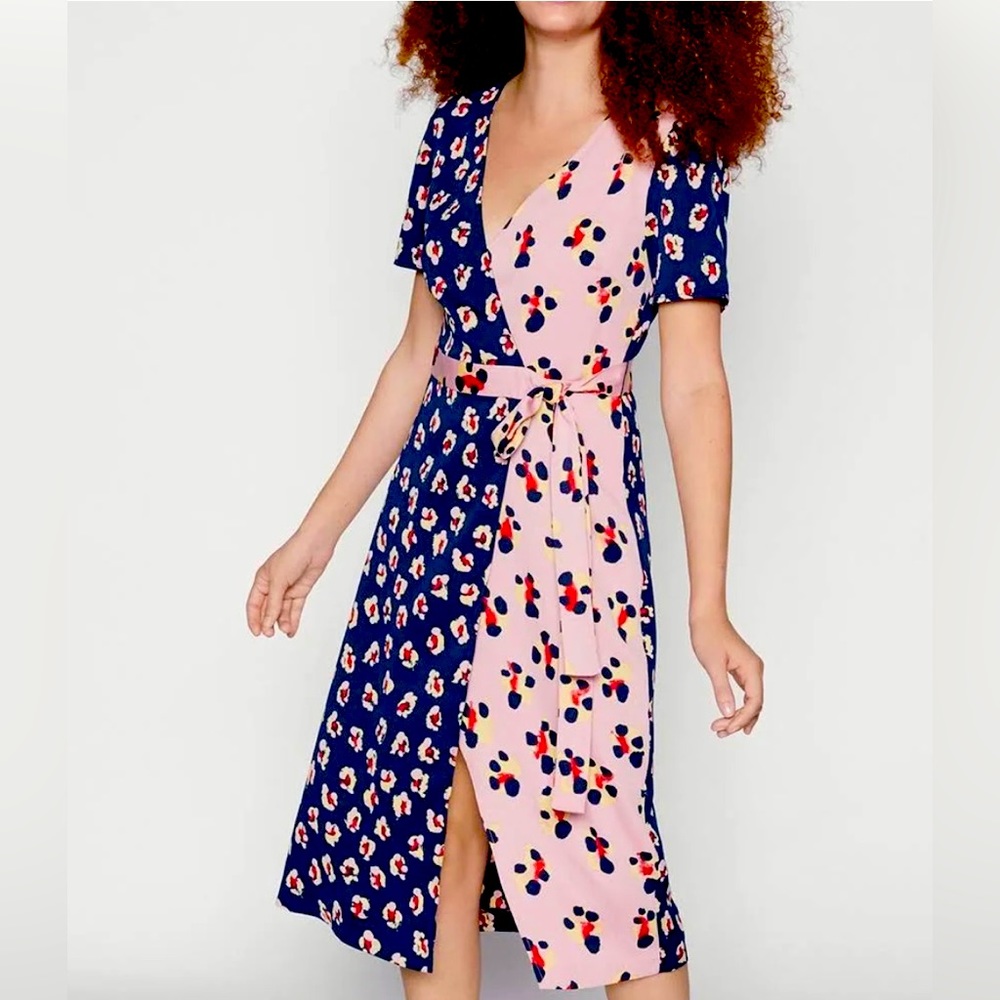 New BCBGGENERATION wrap around waist tie Dress. Floral design. Size M LOVE IT ❤️
